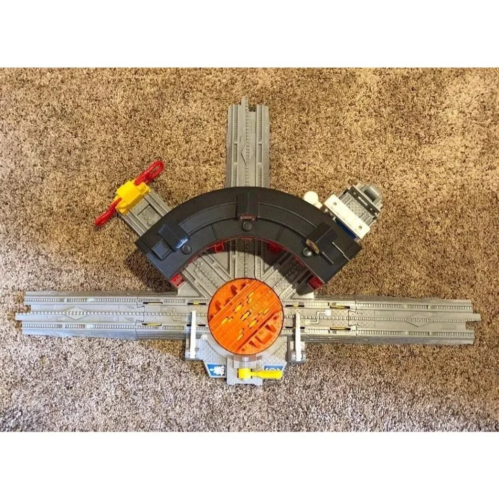 2005 - Fisher Price GeoTrax Workin Haul & Road System Roundhouse - Picture 3 of 9